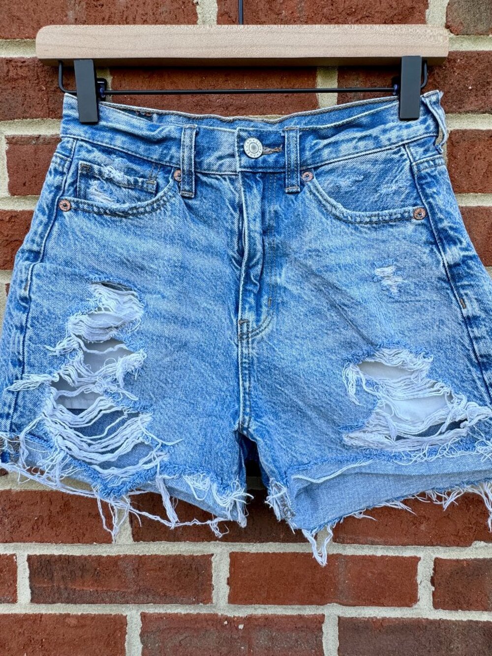 American Eagle Denim Mom Shorts Size 0 Distressed Raw Hem Festival